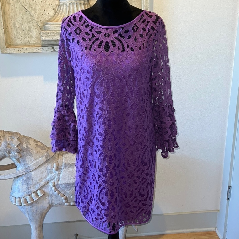 Tiana B. Light purple lace shift dress Sz 8 bell sleeves